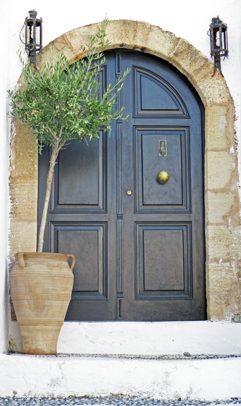 Lindos door